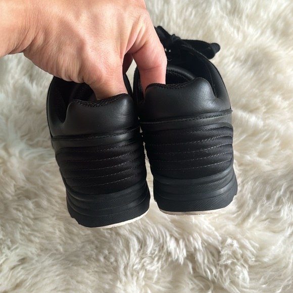 black chanel runners - Picture 4 of 8